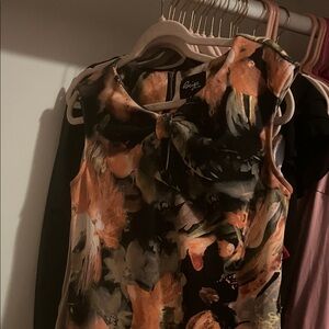 Sleeveless Abstract Floral Shell dress in peach and Black